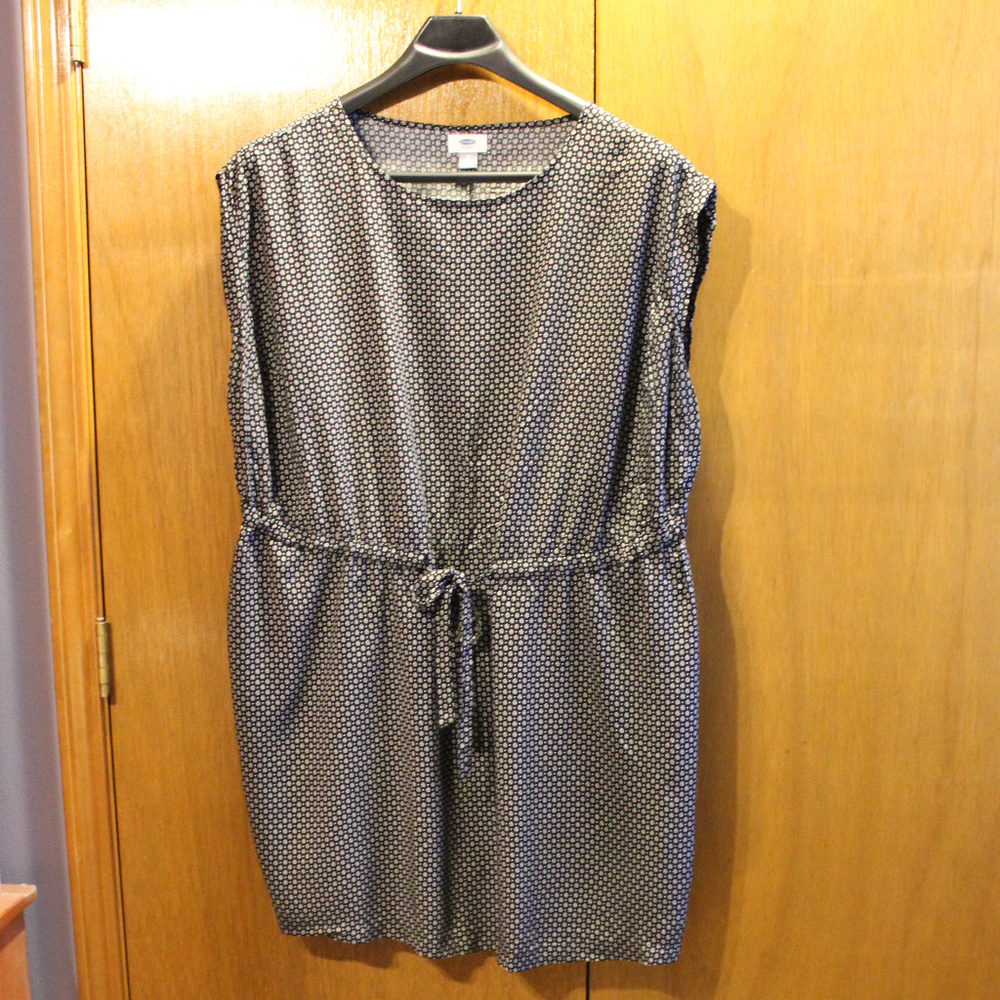 Old Navy 2x black and white tie-front shift dress